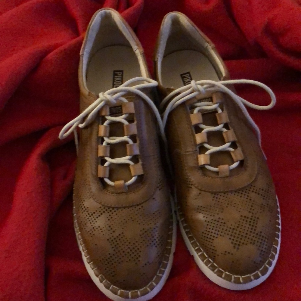 Pikolinos Vera Lace Up Sneaker In Camel